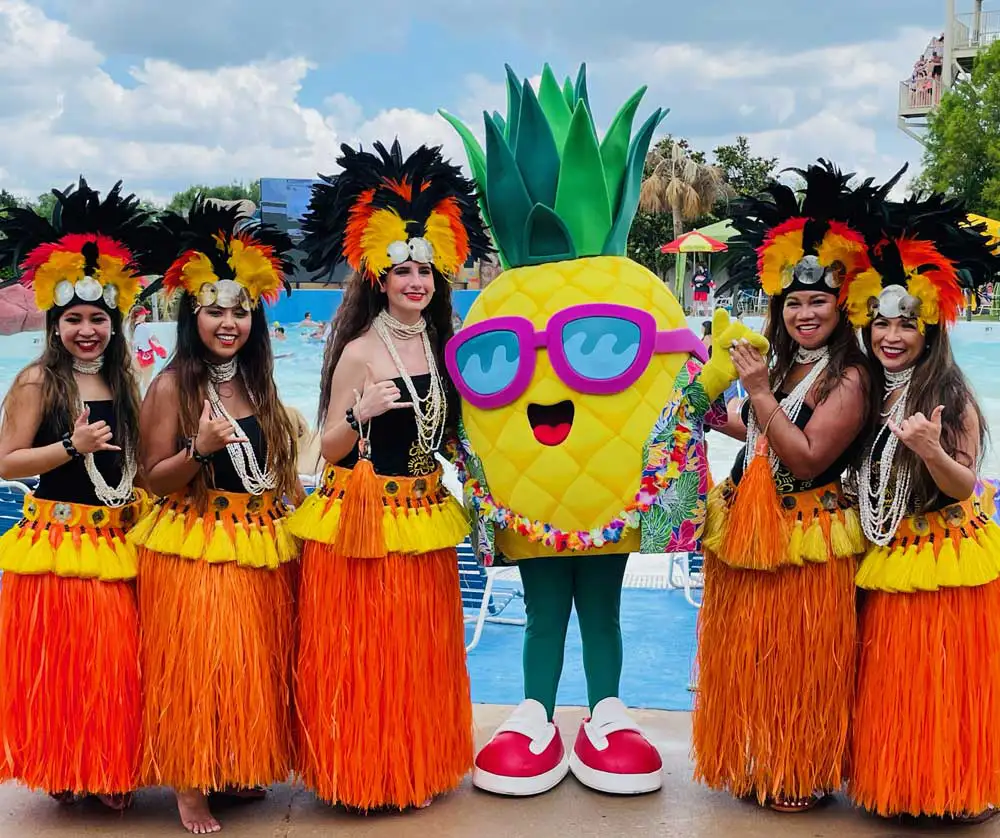 maka-mascot-with-hula-dancers