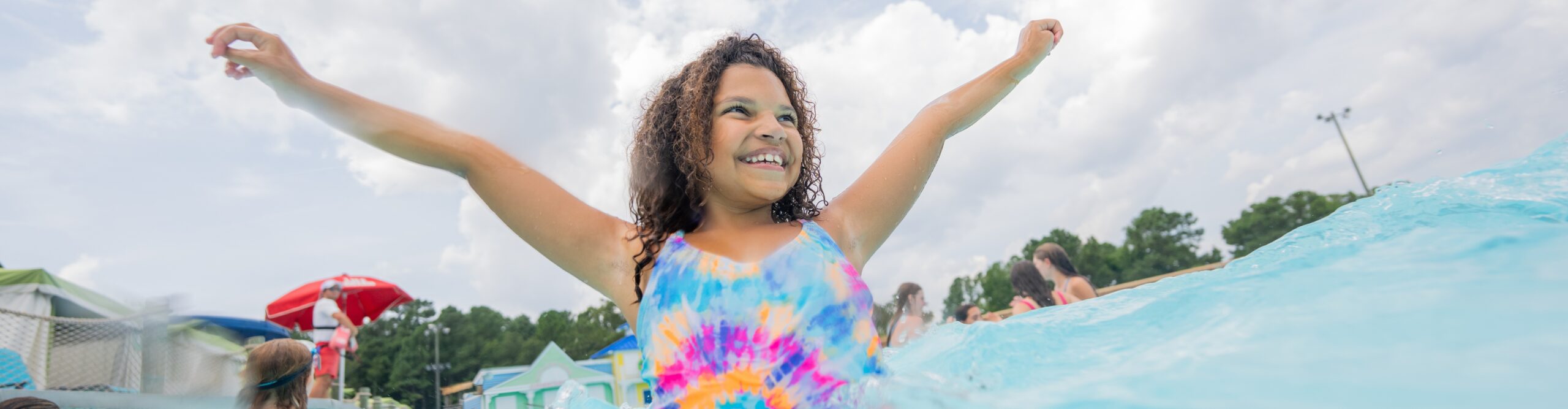 girl-wave-pool-splash